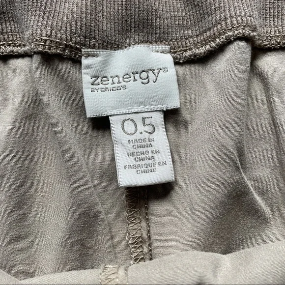 Chico’s Zenergy cropped pants in size XS (.5) - Picture 5 of 10